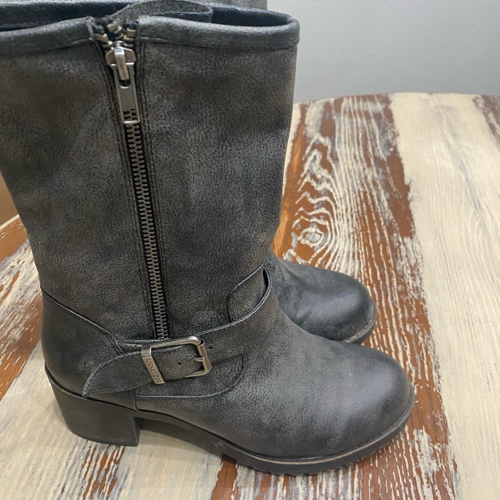 Rocket Dog Grey Boots w/ buckle!